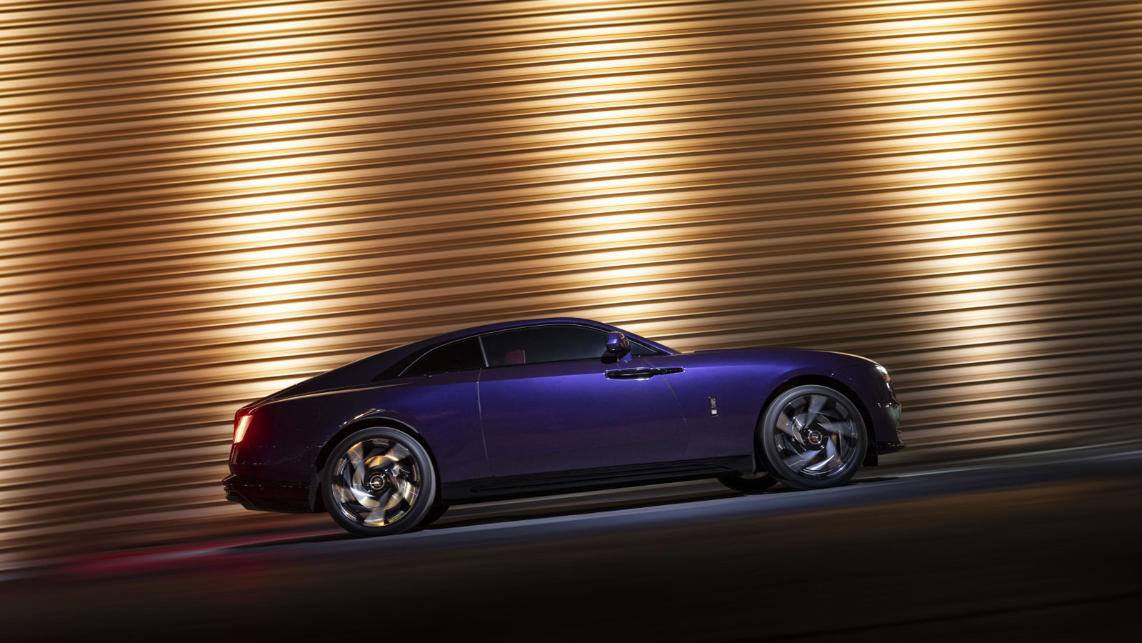 Rolls-Royce Spectre Black Badge - side